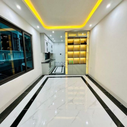 Bán nhà Vũ Tông Phan - 48m x 6 tầng Thang máy - ô tô đỗ cửa - nở hậu