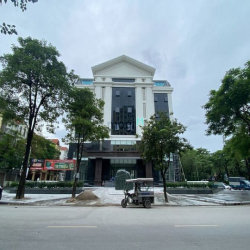 Cho thuê tòa nhà MP Nguyễn Đình Thi 700m2 x 5T, 2 hầm, MT 30m