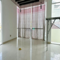 Cho thuê nhà 1 trệt 4 lầu góc 2 mặt tiền đường D7 khu dân cư D2D