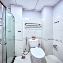 Phòng đủ nội thất bếp cao cấp cạnh Etown Cộng Hoà.