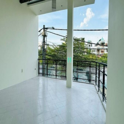 Cho thuê nhà 1 trệt 4 lầu góc 2 mặt tiền đường D7 khu dân cư D2D
