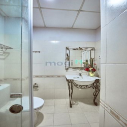 Phòng đủ nội thất bếp cao cấp cạnh Etown Cộng Hoà.