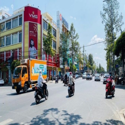 Cho thuê nhà 1 trệt 4 lầu góc 2 mặt tiền đường D7 khu dân cư D2D