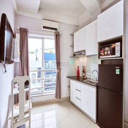 Phòng đủ nội thất bếp cao cấp cạnh Etown Cộng Hoà.