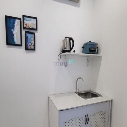 Cho thuê căn hộ mới xây cửa sổ lớn full nội thất Cống Quỳnh  Q1
