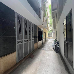 Bán nhà Lê Văn Lương- Hoàng Ngân, 40m2, lô góc, ô tô đỗ cửa, 4 tầng, 1