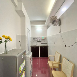 Căn Hộ Balcony 1 Phòng Ngủ Ngay Phạm Văn Hai, 10' ra Sân Bay TSN