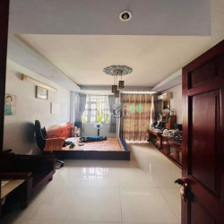 Nhà Mặt tiền cư xá 4,5 tấm , xe hơi vào được nhà Q11