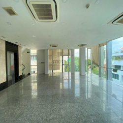 Cho Thuê Building MT Nguyễn Chí Thanh DT:8x30m Hầm 7 Tầng giá cực tốt.