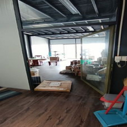 Cho thuê tòa nhà đối diện chợ và nhà thờ