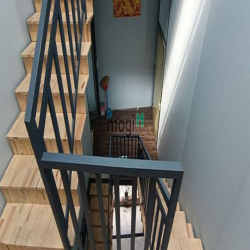 Cho thuê tòa nhà đối diện chợ và nhà thờ