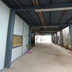 Cho thuê tòa nhà đối diện chợ và nhà thờ