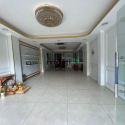 Cho thuê nhà mặt phố Hoàng Quốc Việt, DT 120m2, 6 tầng thông sàn,T máy