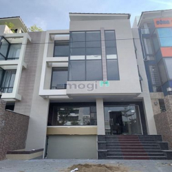Cho thuê tòa văn phòng Trương Văn Bang 3 Lầu - Sân xe hơi - Giá 60Tr