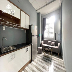 Cho thuê căn hộ full nội thất cửa sổ lớn Chợ nguyễn thái bình Quận 1