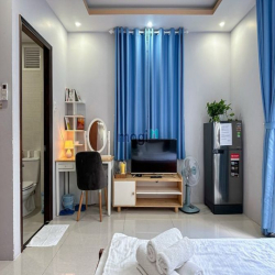 Cho thuê căn hộ full nội thất cửa sổ lớn Chợ nguyễn thái bình Quận 1