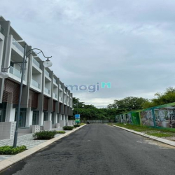 Chủ gửi bán shophouse khu Phố Đong Village ?Giá từ 11tỷ còn 9 tỷ