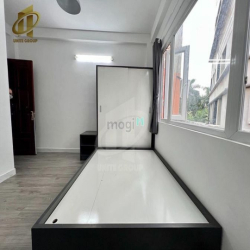 Cho thuê căn hộ full nội thất cửa sổ lớn Chợ nguyễn thái bình Quận 1