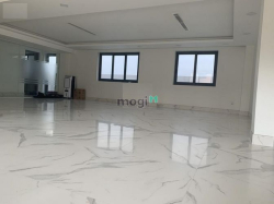 Tòa Văn Phòng Trần Não Hầm 5 Lầu Giá 60 Triệu/Tháng