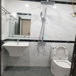 Nhà đẹp Xuân Đỉnh. nội thất xịn. S=33m2. 5 tầng. 3 ngủ. Giá hơn 4 tỷ