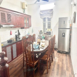 Nhà dân xây, ôtô đỗ cửa, 20m ra mặt phố, ngõ thông, dt52m, 6t, ở ngay