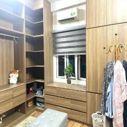 Nhà dân xây, ôtô đỗ cửa, 20m ra mặt phố, ngõ thông, dt52m, 6t, ở ngay