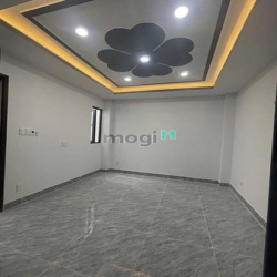Nhỉnh nhẹ 6 tỷ đã có nhà mới ngay Huỳnh Văn Bánh 140m2 4 tầng gần chợ