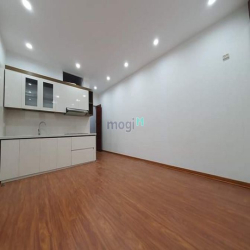 Sốc- 3 Ngủ-Hộ Khẩu NGhĩa Tân - Cầu Giấy- 52/72m2 -Giá chỉ 2.55T