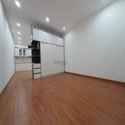 Sốc- 3 Ngủ-Hộ Khẩu NGhĩa Tân - Cầu Giấy- 52/72m2 -Giá chỉ 2.55T