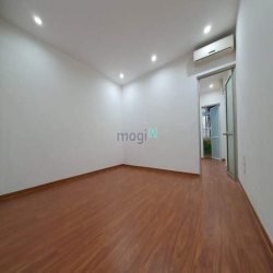 Sốc- 3 Ngủ-Hộ Khẩu NGhĩa Tân - Cầu Giấy- 52/72m2 -Giá chỉ 2.55T