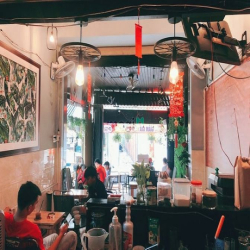 Cho thuê quán cà phê kinh doanh ổn, vị trí đẹp gần cổng trường đại học