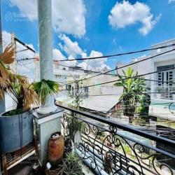Bán gấp căn nhà 1T 2L, 62.8m2 hẻm Nguyễn Văn Mai, P8, Q3,Giá 2 tỷ 250t