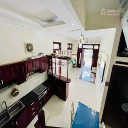 Bán gấp căn nhà 1T 2L, 62.8m2 hẻm Nguyễn Văn Mai, P8, Q3,Giá 2 tỷ 250t