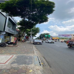 NHÀ 3 TẦNG MẶT TIỀN QUANG TRUNG .nguyễn oanh. gv