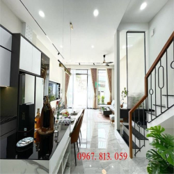 Nhà DT:5.7x10m, Trệt, 3Lầu, 3PN, P.Thờ, Sân thượng, đường TL 13, Q12