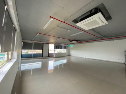 Cho thuê văn phòng 30/4 mới đẹp chỉ 270k/m2