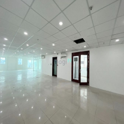 Văn phòng sàn 220m2 đẹp view kính sang trọng đường Hồ Văn Huê-PN