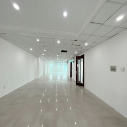 Văn phòng sàn 220m2 đẹp view kính sang trọng đường Hồ Văn Huê-PN