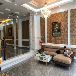 Bán căn villa sang trọng 700m2 tại Thảo Điền Q. 2. DT: 20x35m 3 tầng
