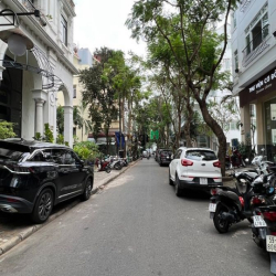 Cho thuê nhà phố Mỹ Toàn mặt tiền đường Nguyễn Văn Linh, Quận 7