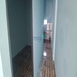 Nhà Thạnh Lộc 41. Sân ô tô - Dt: 4×20m  1pn,1wc  đường xe tải Giá 5tr