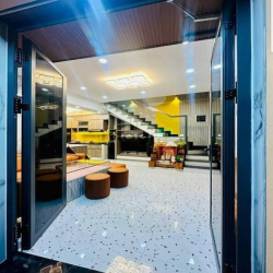 Bán nhà mặt tiền Sư Vạn Hạnh,Quận 10, DTCN 80m2 / Giá 2TỶ500