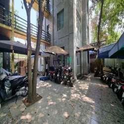 Bán Biệt thự KĐTM Pháp Vân, gara ô tô tránh, thang máy, kiến trúc đẹp