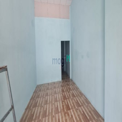 Nhà Thạnh Lộc 41. Sân ô tô - Dt: 4×20m  1pn,1wc  đường xe tải Giá 5tr