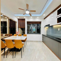 Bán nha phố đường Trần Quang Diệu, p14, Q3, 80m2, 2 tỷ 950, sổ riêng.
