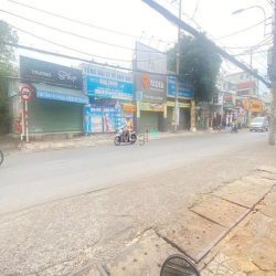 Cho thuê lô góc 3 mặt tiền Nguyễn Duy Trinh Quận 2. Giá TL
