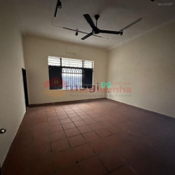 Cho thuê nhà hẻm xe tải Hoà Hưng quận 10, 15x28m, 2 tầng suốt