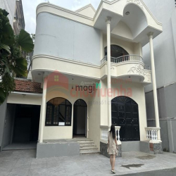 Cho thuê nhà hẻm xe tải Hoà Hưng quận 10, 15x28m, 2 tầng suốt