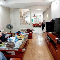 Nhà đẹp 45m2 Tư Đình, Long Biên, phân lô, ô tô vòng quanh, chỉ 7.9 tỷ.