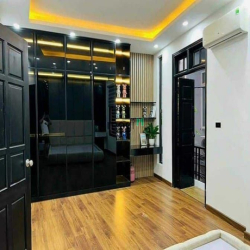 TRUNG TÂM CẦU GIẤY - Gân Phố - Gân ô tô - 8.5 TỶ - NHÀ ĐẸP DÂN XÂY